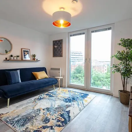 Superb 2 Bed Flat 5min To Old Trafford Stadium *