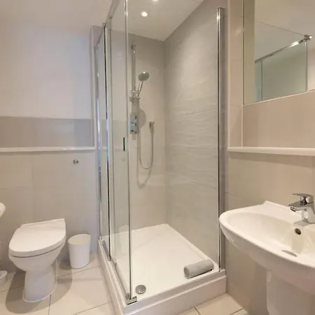 Fantastic 2 Bedroom In *