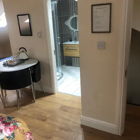 Couette-café Big Rusholme With Tv And Private Bathroom-parking&wifi *