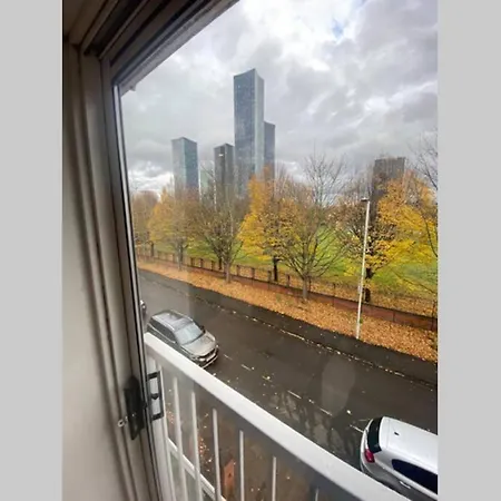 Large 5-bed Centre Townhouse With Secure Parking Semesterbostad *