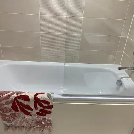 1 Bedroom Lovely In Salford Quays Free Street Parking Subject To Availability * 맨체스터