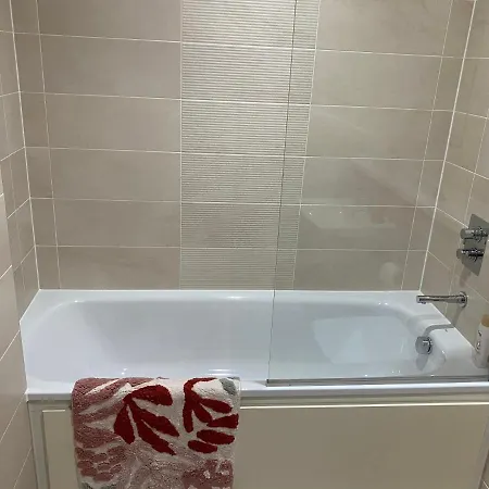 1 Bedroom Lovely In Salford Quays Free Street Parking Subject To Availability 맨체스터