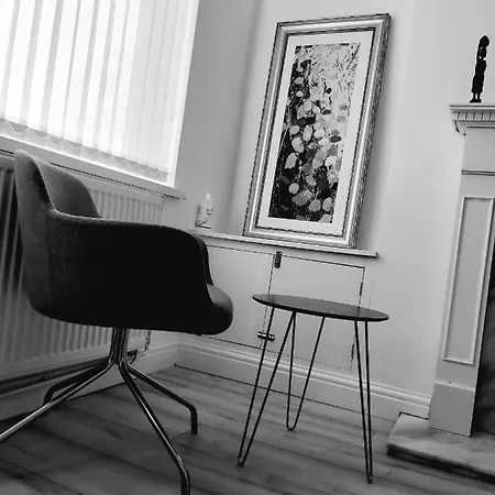 Hébergement de vacances Gorgeous Stylish Cheri Victorian House In