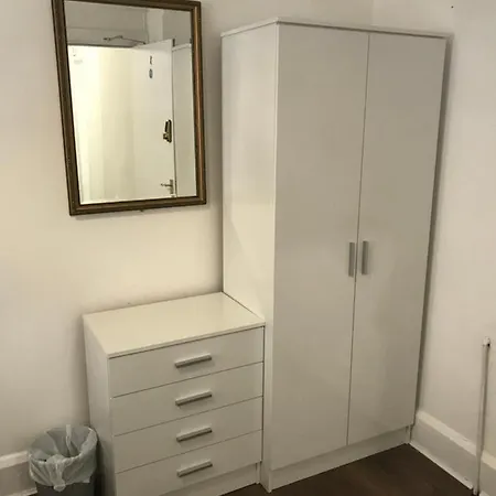 The Avenues And Alleyways Szálloda Manchester