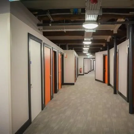 Easyhotel 2*