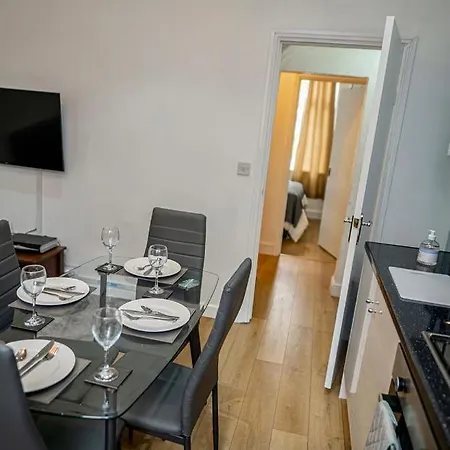 Lägenhet Family-Friendly Two-Bedroom Apartment Near Manchester City Stadium *