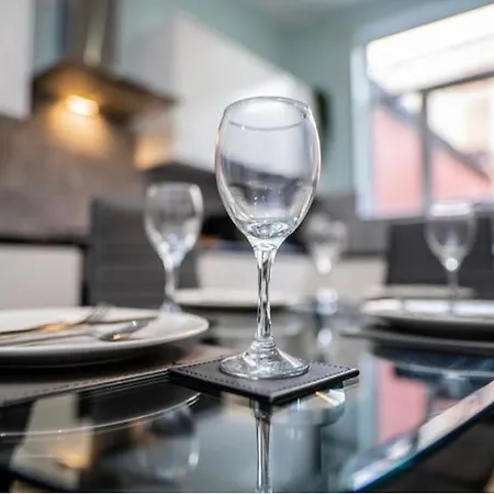 Family-Friendly Two-Bedroom Apartment Near Manchester City Stadium