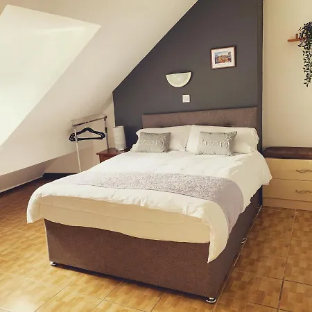 - Free Parking Guest house Manchester