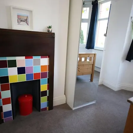 Spacious Family In Chorlton Villa *