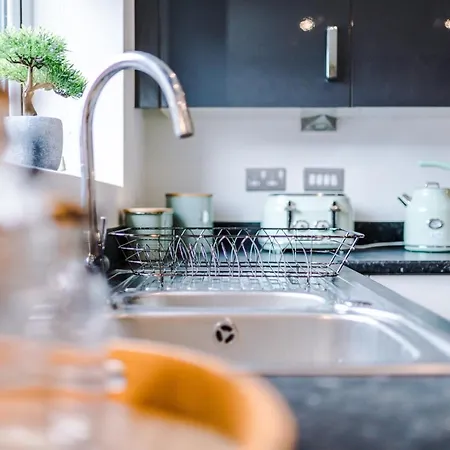 Vakantiehuis Coop Live Arena & Etihad Stadium 4bedroom Townhouse With Free Parking *