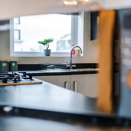 Coop Live Arena & Etihad Stadium 4bedroom Townhouse With Free Parking