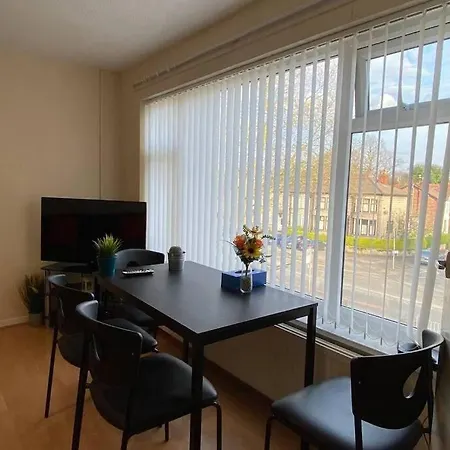 Apartment Serene In The Heart Of Stretford