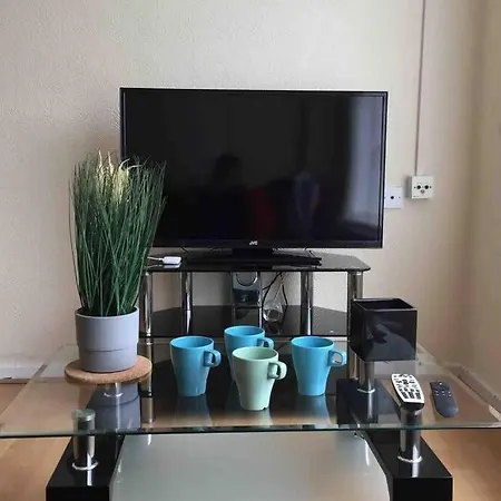 Serene Apt In The Heart Of Stretford 맨체스터