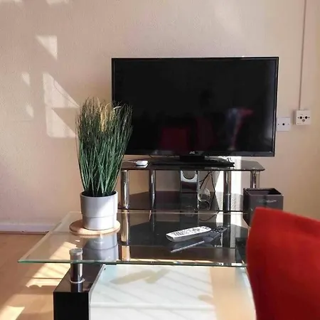 Serene Apt In The Heart Of Stretford 아파트