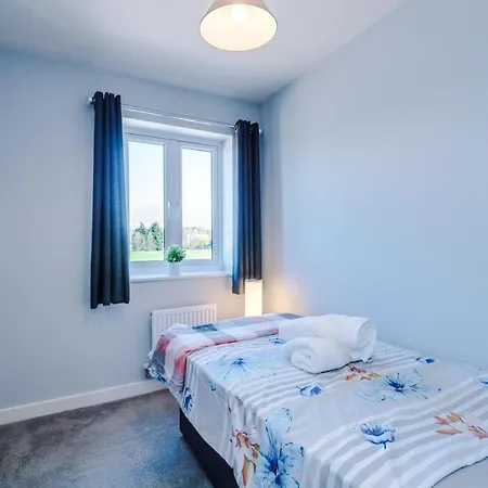 Vidale Court, 3 Bedroom House With River Irwell View, Sleeps 6 *