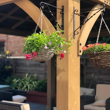 בית הארחה Hendham House - Near Etihad Stadium, Coop Live Arena, Ao Arena, Piccadilly Train Station & Centre מנצ'סטר