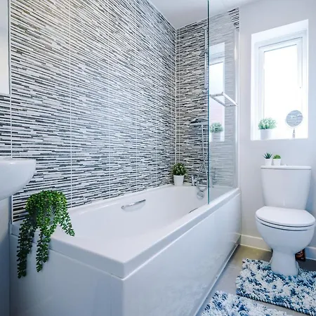 Vidale Court, 3 Bedroom House With River Irwell View, Sleeps 6 * Манчестер