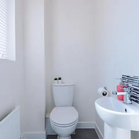 Апартаменты Vidale Court, 3 Bedroom House With River Irwell View, Sleeps 6