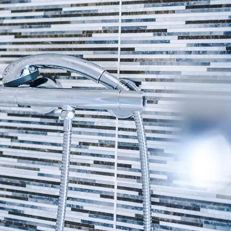 Vidale Court, 3 Bedroom House With River Irwell View, Sleeps 6 Манчестер