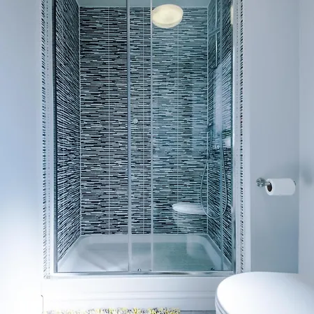 Vidale Court, 3 Bedroom House With River Irwell View, Sleeps 6 Апартаменты