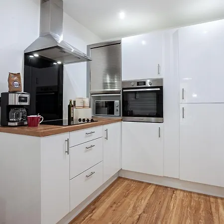 A Modern And Trendy 1 Bed Apartment In Media City * Manchester