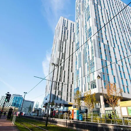 A Modern And Trendy 1 Bed Apartment In Media City