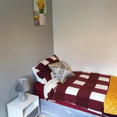 Queens Rooms, A Perfect Stay, Next To Shopping Parks And Central * Manchester