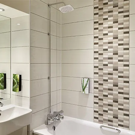 Premier - Heaton Park 3* Manchester