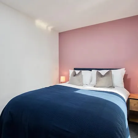 Beautiful 5 Bed House Sleeps8 Wparking *