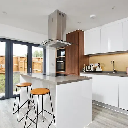 Beautiful 5 Bed House Sleeps8 Wparking 別荘