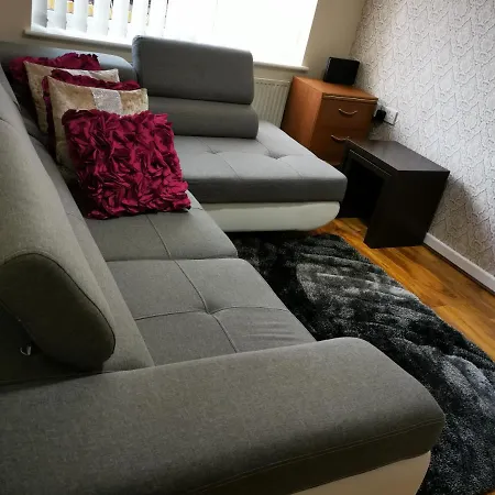 Brigstock Holidays House 맨체스터