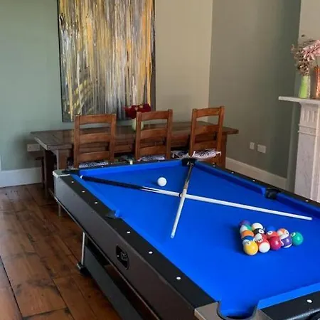 Holiday home Manchesters Ultimate House - Hot Tub - Sleeps 23! *