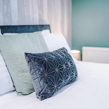 Rest & Recharge At The Station Apartment