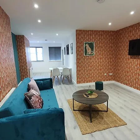 Apartment Rest & Recharge At The Station *