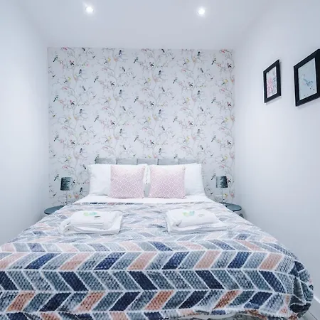Rest & Recharge At The Station Apartment Manchester
