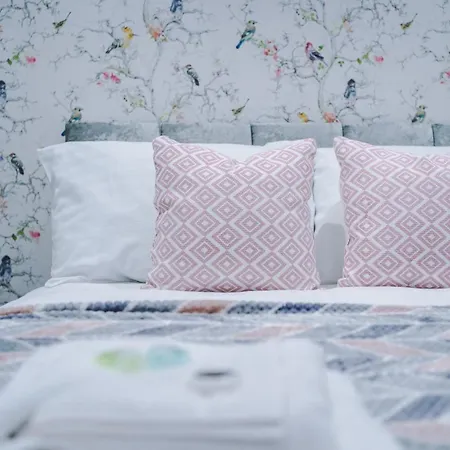 Rest & Recharge At The Station Apartment *