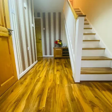 Brigstock Holidays House