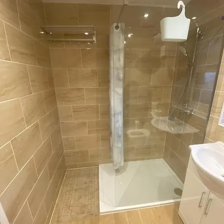 Lägenhet Brigstock Holidays House *