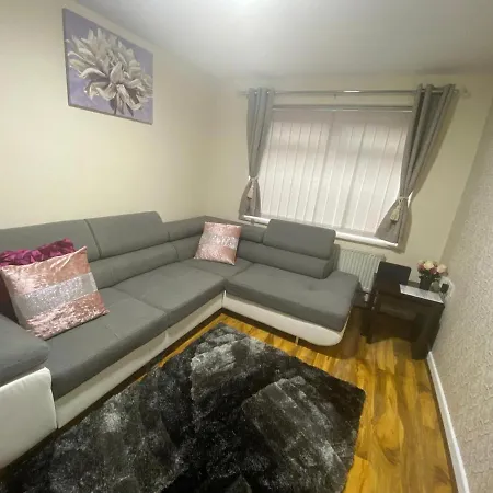 아파트 Brigstock Holidays House 맨체스터