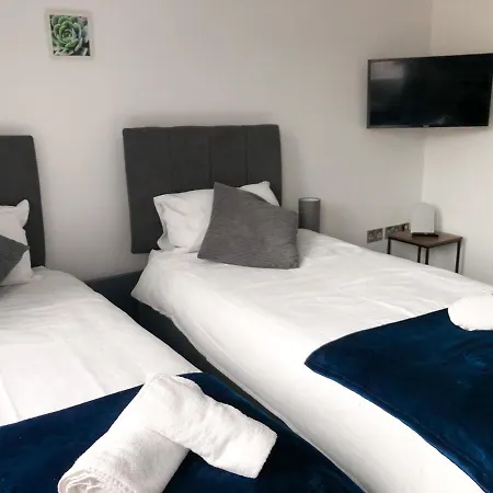 Apartment 10min To - Free Parking - Private - Contractor Friendly Manchester