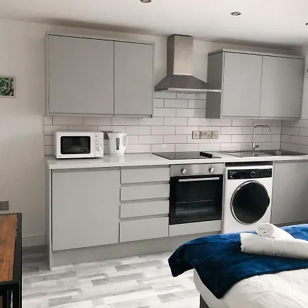 Apartment 10min To - Free Parking - Private - Contractor Friendly