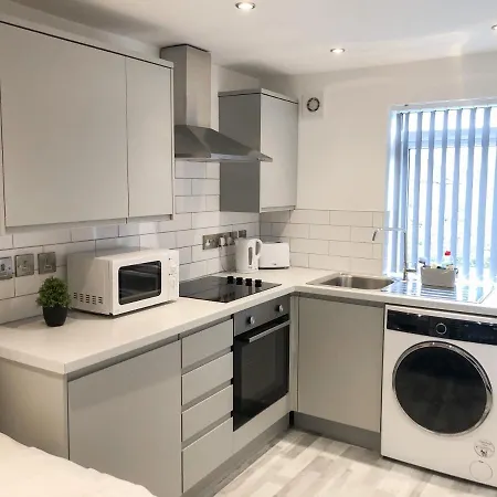 Apartment 10min To - Free Parking - Private - Contractor Friendly