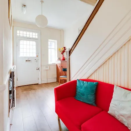 Pass The Keys 3 Bed Home Ideally Situated In Old Trafford Manutd *