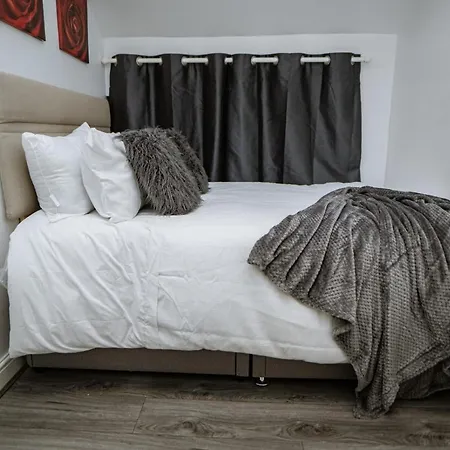 Apartament City-centre With Dedicated Workspace, Sleeps 4 Manchester