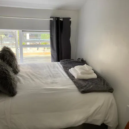 City-centre With Dedicated Workspace, Sleeps 4 * Manchester