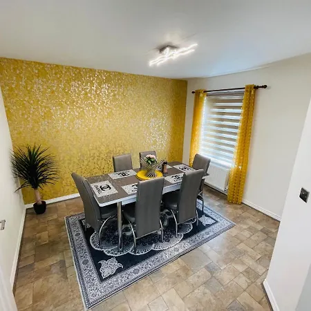 Watan - Spacious 3 Bedrooms Entire House With Beautiful Outdoor Garden 펜션 맨체스터