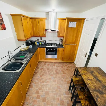 Watan - Spacious 3 Bedrooms Entire House With Beautiful Outdoor Garden *