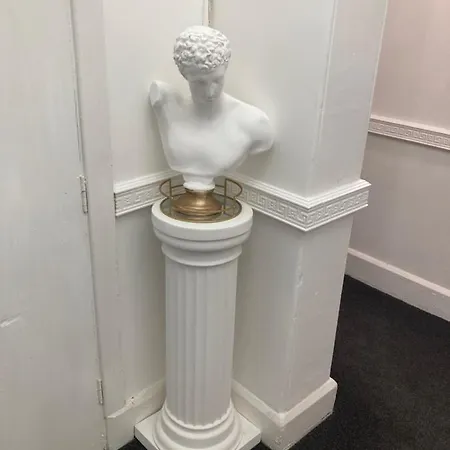 The Avenues And Alleyways Szálloda Manchester