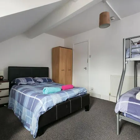 Short Term Shared R&r In Chorlton Mánchester