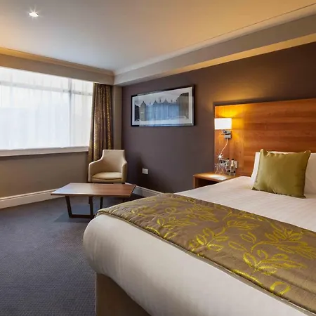 Western Manchester Cresta Court Hotel
